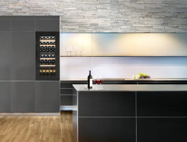 Liebherr EWTgb 2383 Vindor Einbauweintemperierschrank mit 2 Weinsafes für die gleichzeitige Lagerung von Rotwein, Weißwein Sekt & Champagner