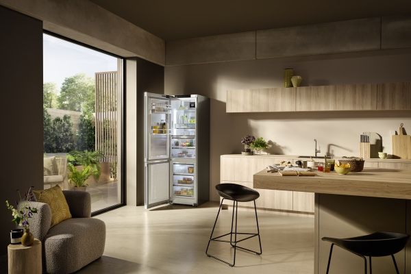 liebherr peak kuehlgefrierkombination nofrost biofresh cbnstb 579i